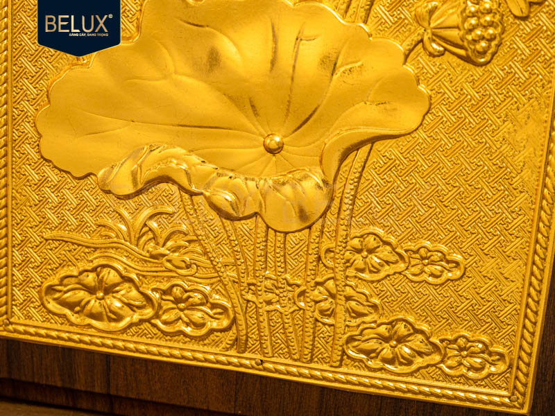 Tranh hoa sen bằng đồng mạ vàng 24k 31x24cm